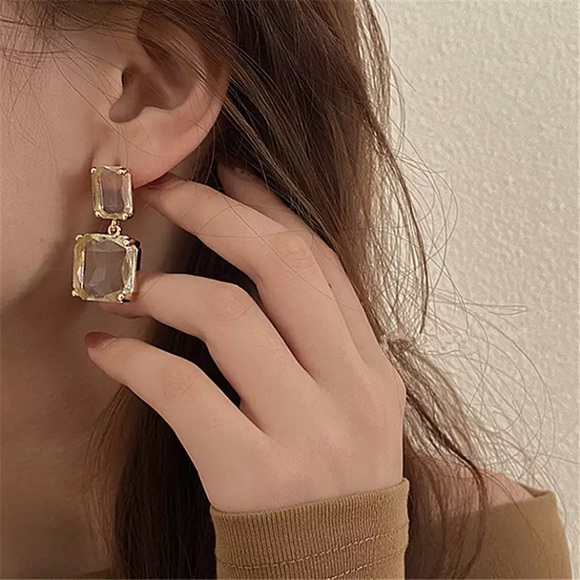 Square crystal clear drop earrings NEW - Picture 2 of 6